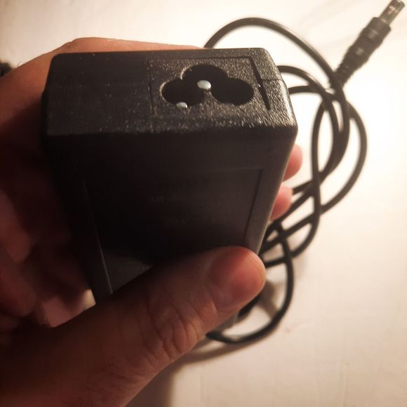 LAPTOP AC ADAPTER MODEL: LW-060/250/240/005 - Picture 5 of 10